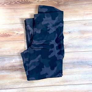 Old Navy black camo print leggings